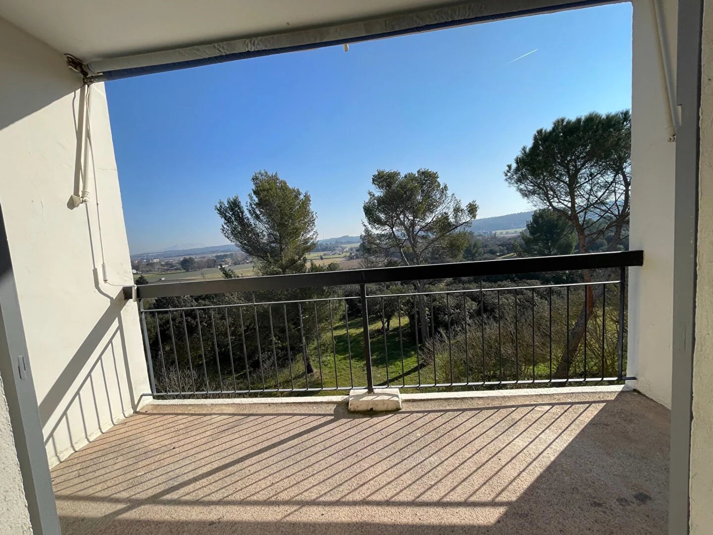 Studio nu à louer