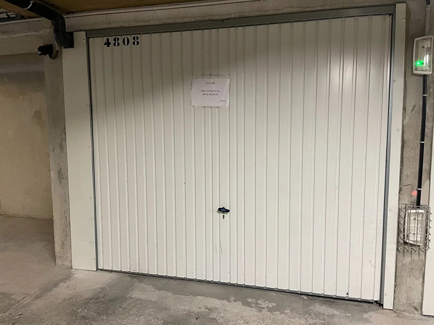 Studio nu à louer