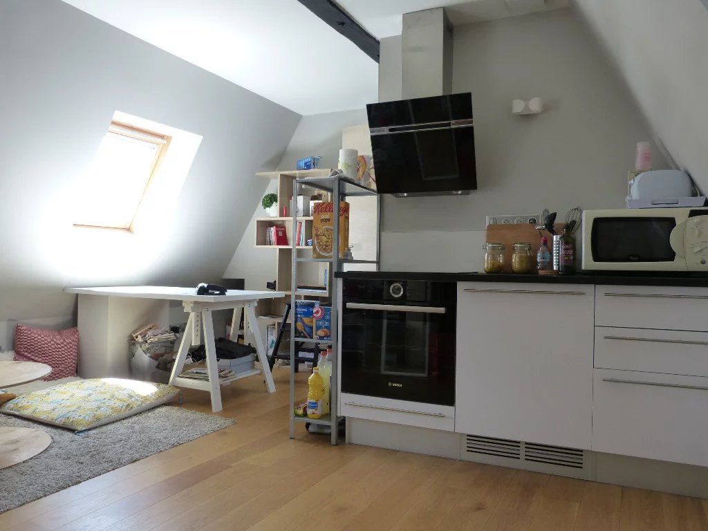 Studio nu à louer