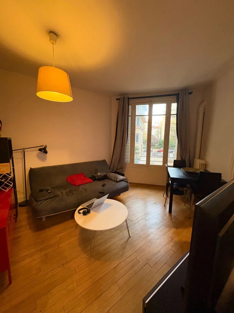 Studio nu à louer