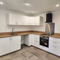 SAINT CHAMAS - Maison mitoyenne de 110m² rénovée à neuf