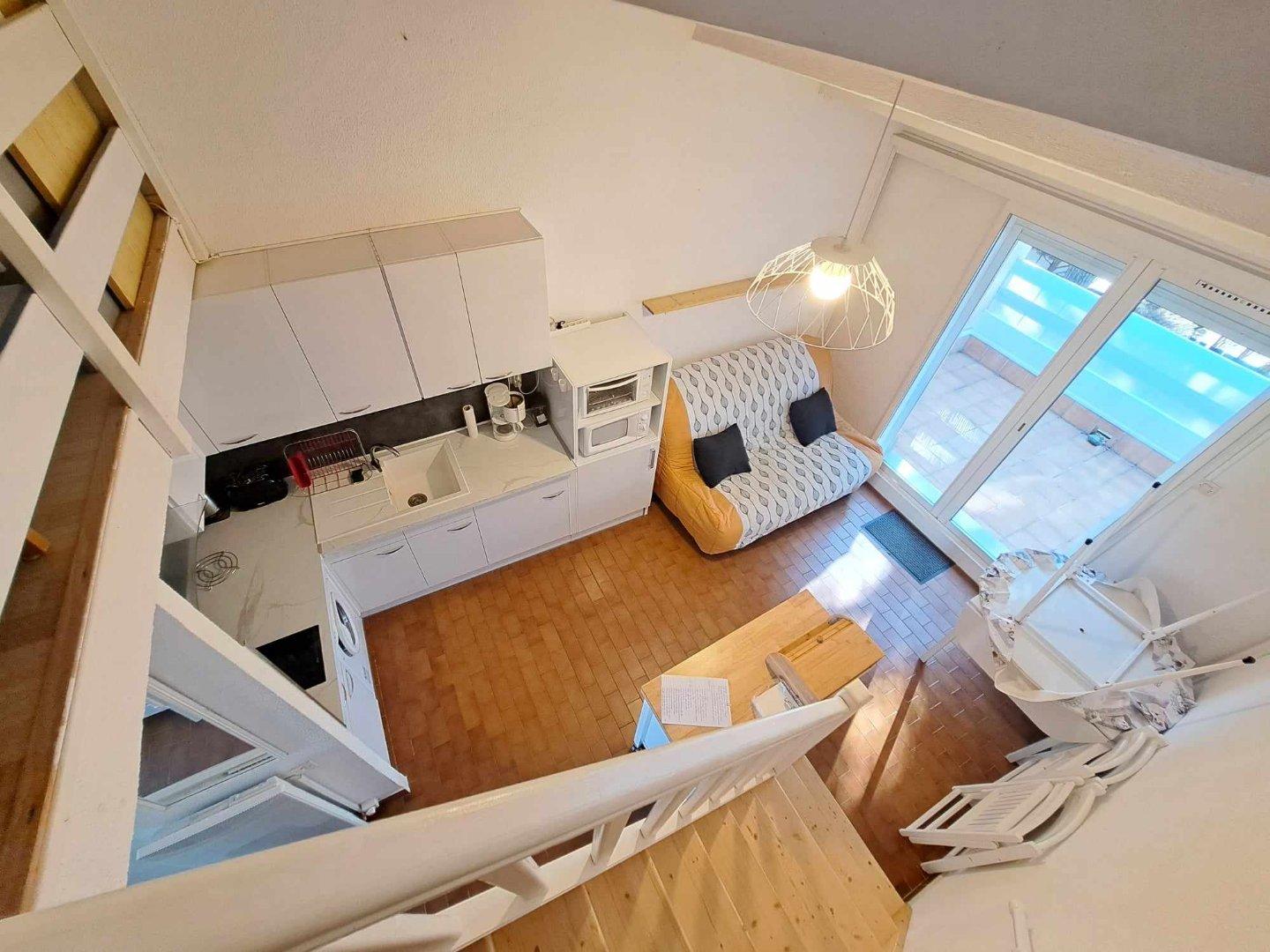 Studio nu à louer