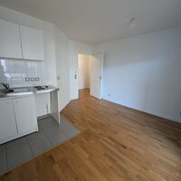 Studio nu à louer
