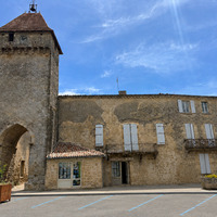 Ensemble immobilier au cœur de Saint-Macaire.