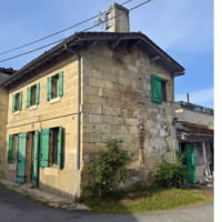 Maison 4 pièces en pierre avec dépendances et terrain