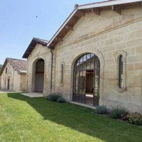 Ensemble immobilier avec charme et caractère.