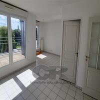 A LOUER 3 PIECES HOPITAL CENTRAL