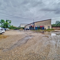 Local commercial 13370 Mallemort
